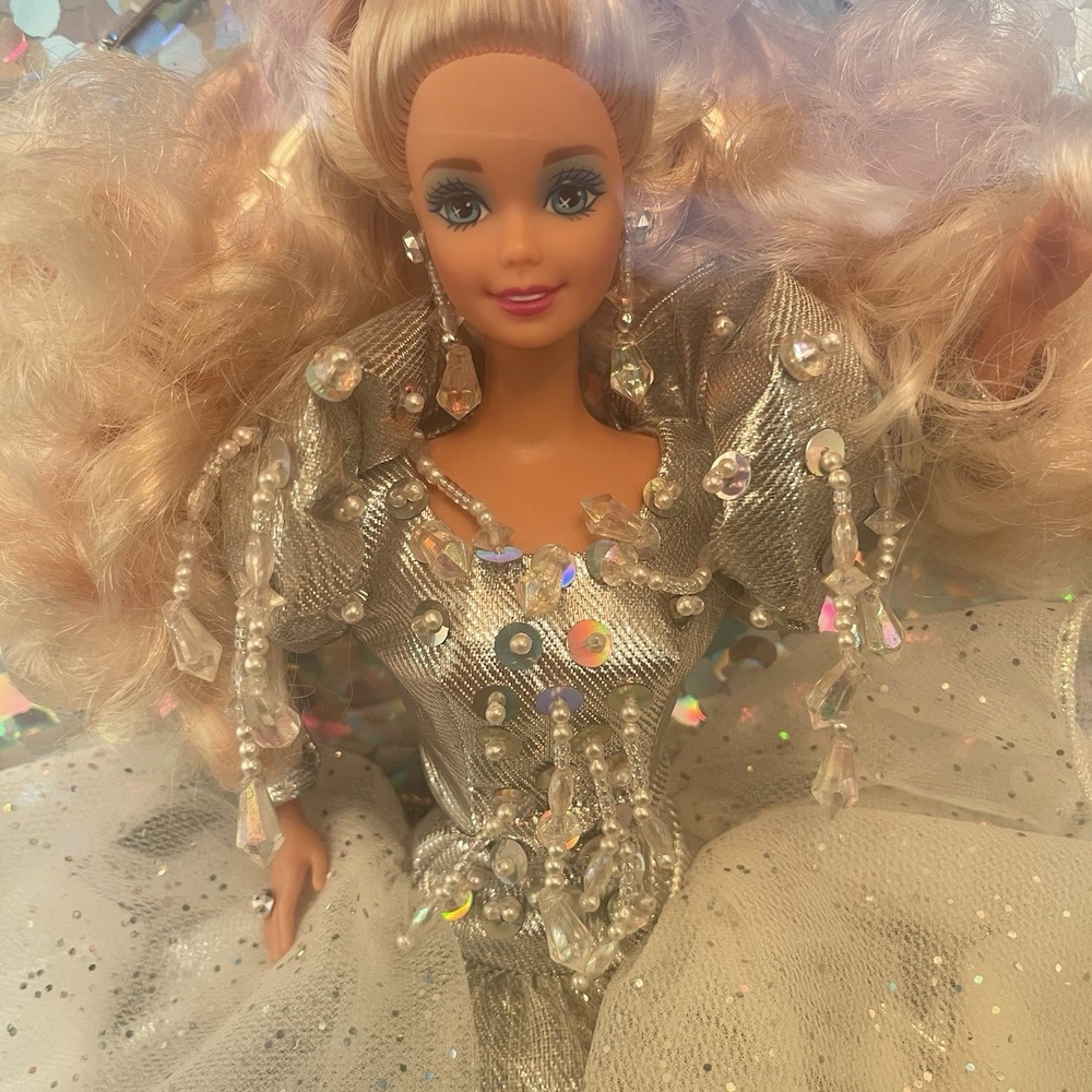 Mattel 1992 Barbie Doll Blonde Silver Dress 1429 Happy Holidays Special Edition - Picture 3 of 13